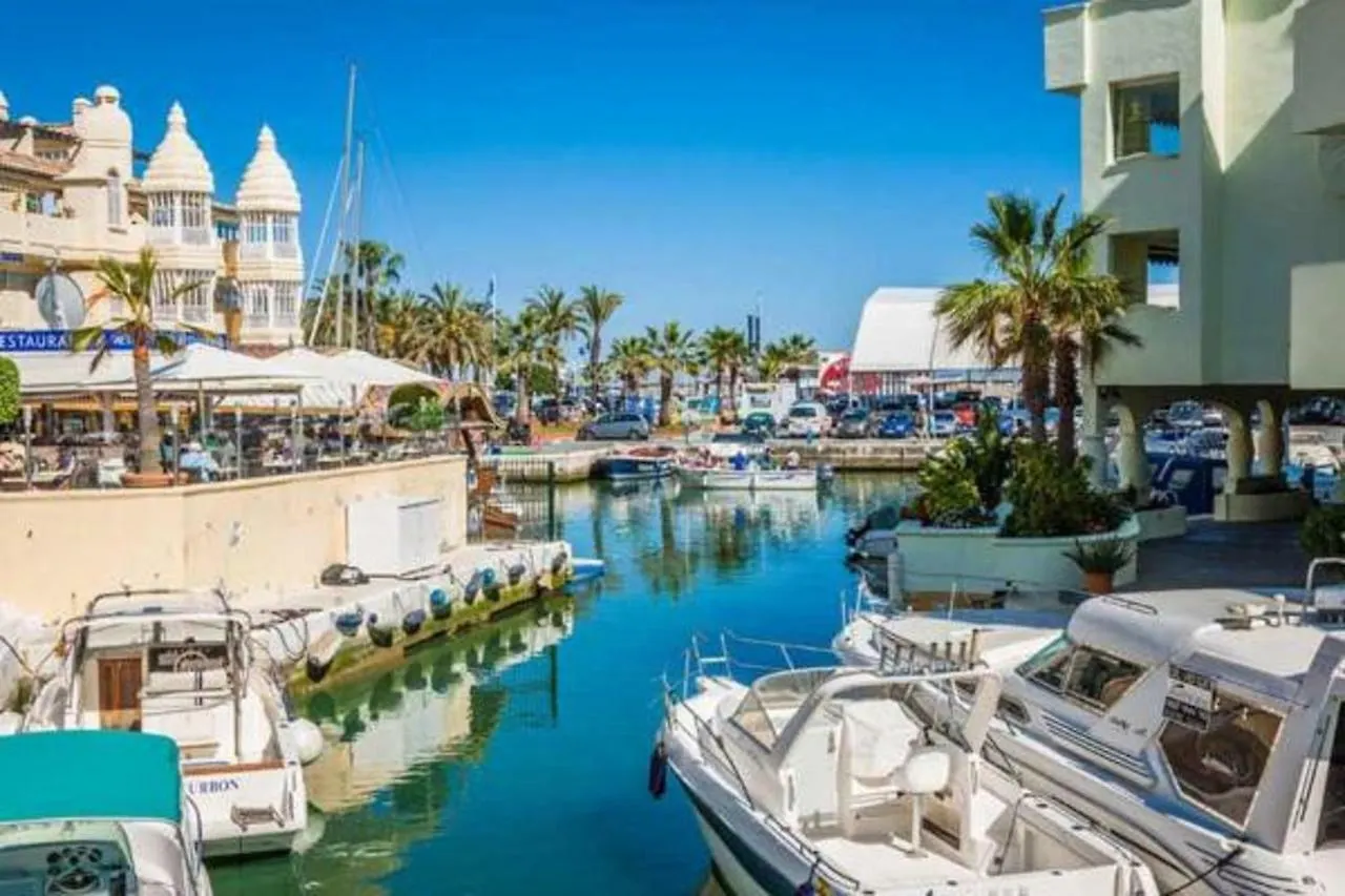 Accommodatie bij particulieren Newly Renovated Discover The Truth About Our Beautiful Oceanfront Apartment In Benalmadena Recent Renovations And New Management Ensure An Unforgettable Stay Book Now And Experience It For Yourself Spanje